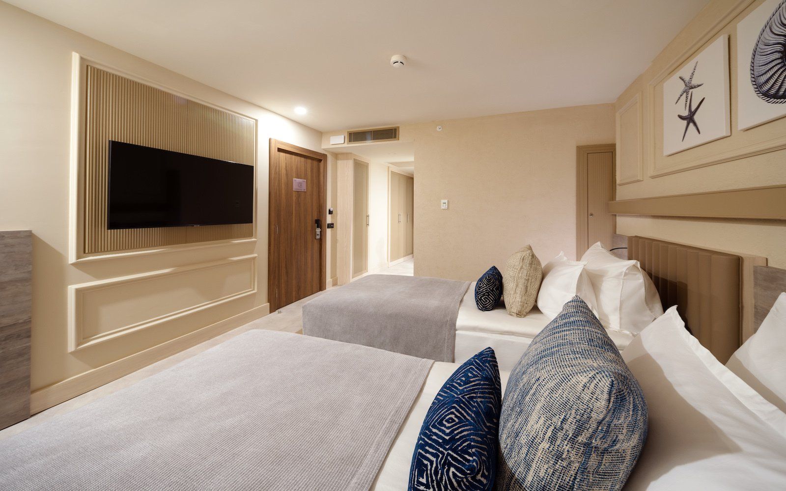 Liu Resorts | Family Room