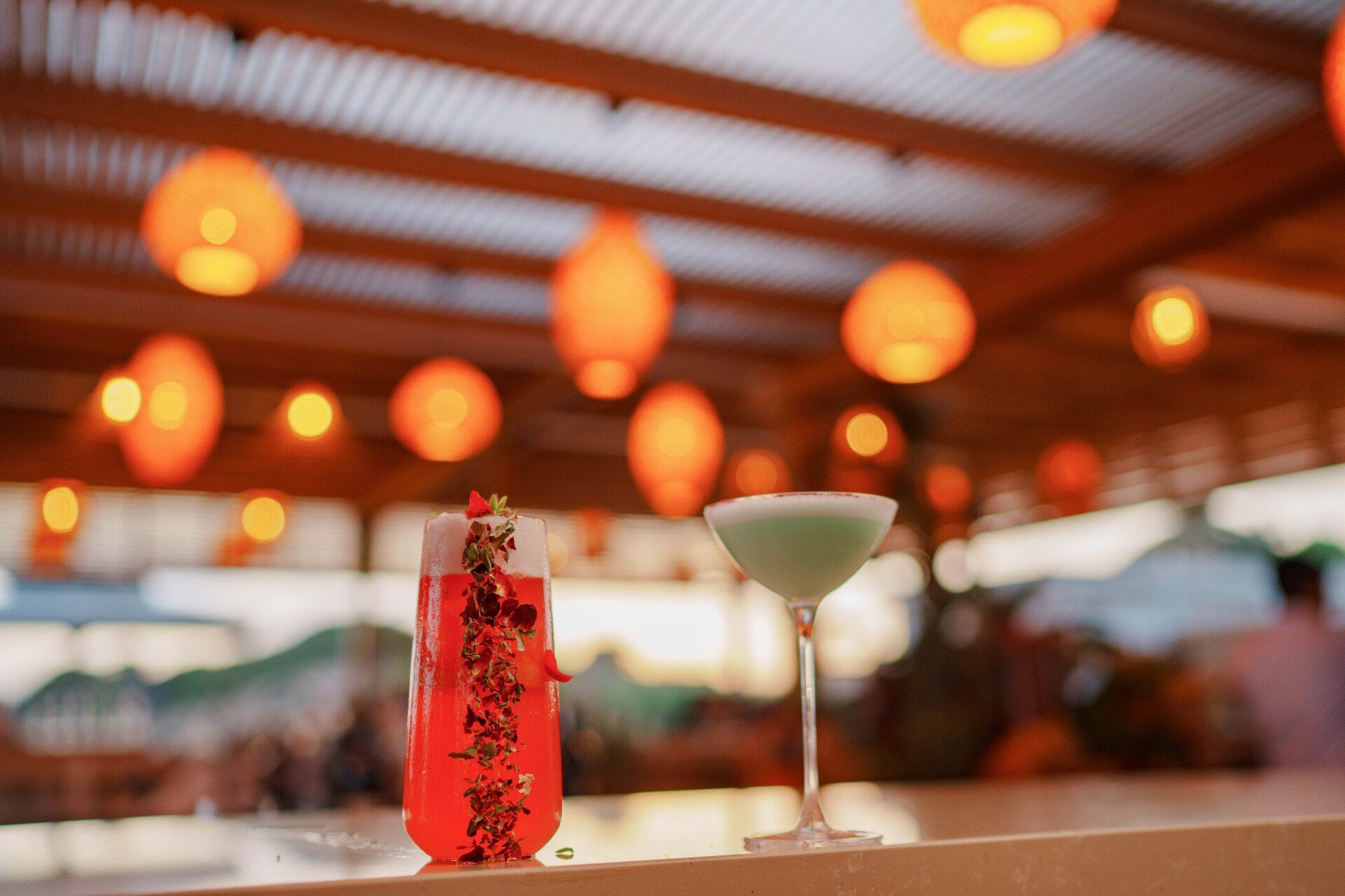 Liu Resorts, Bar