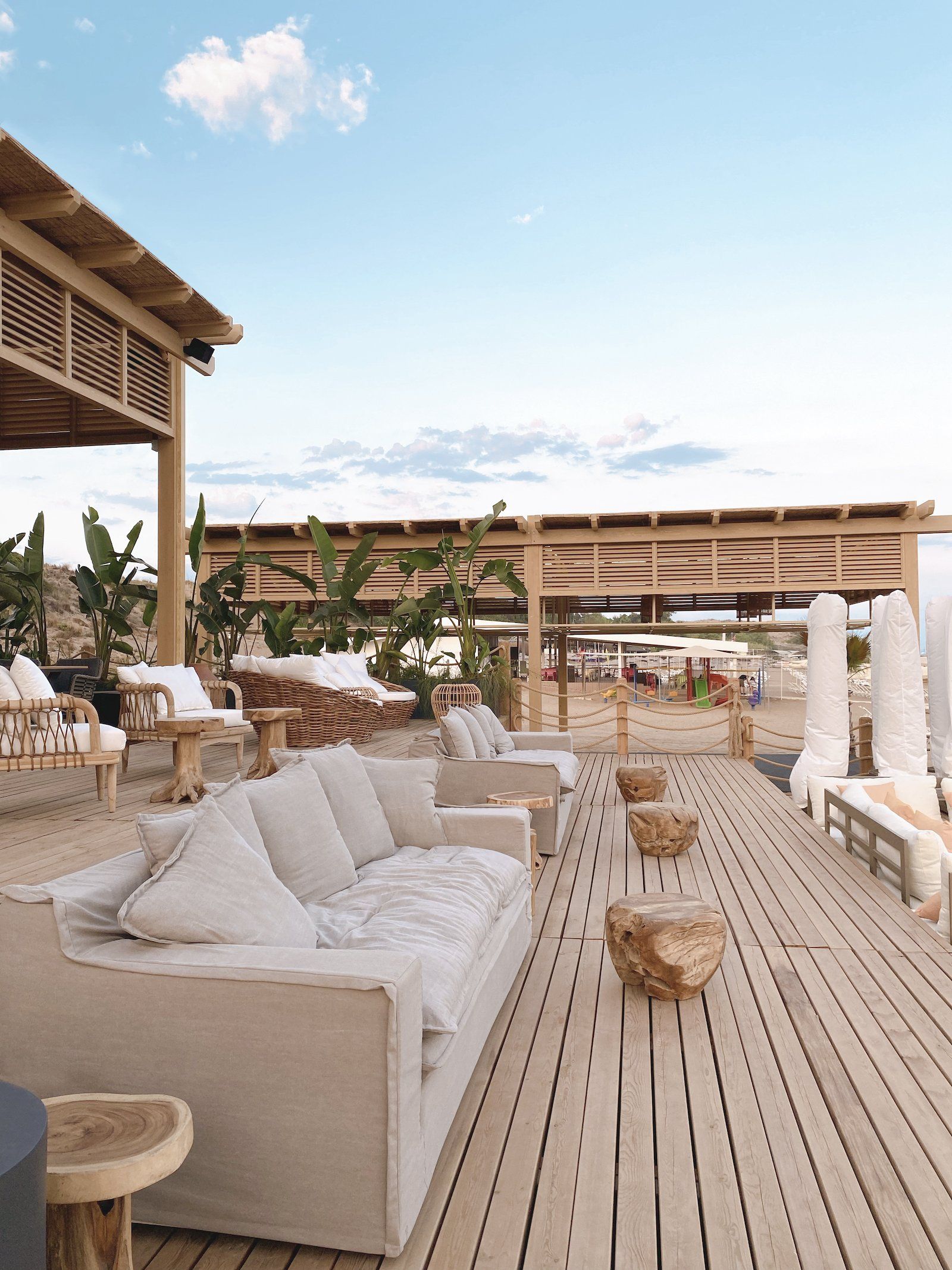 Liu Resorts, Strand