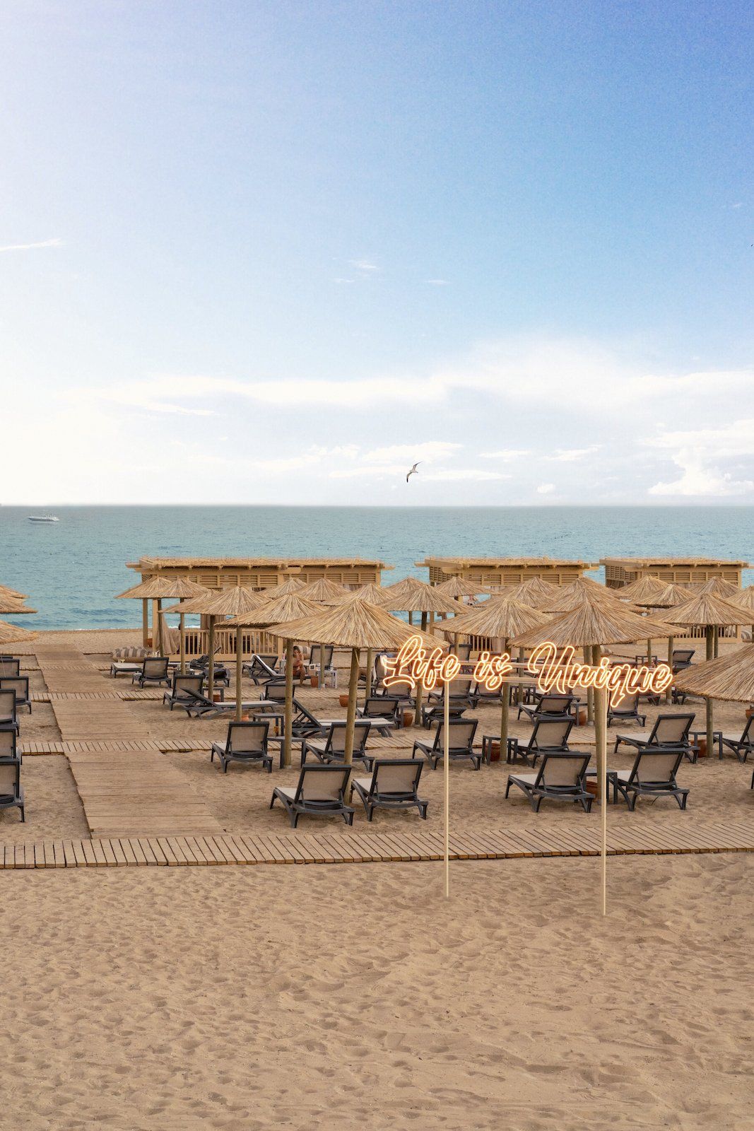 Liu Resorts, Strand