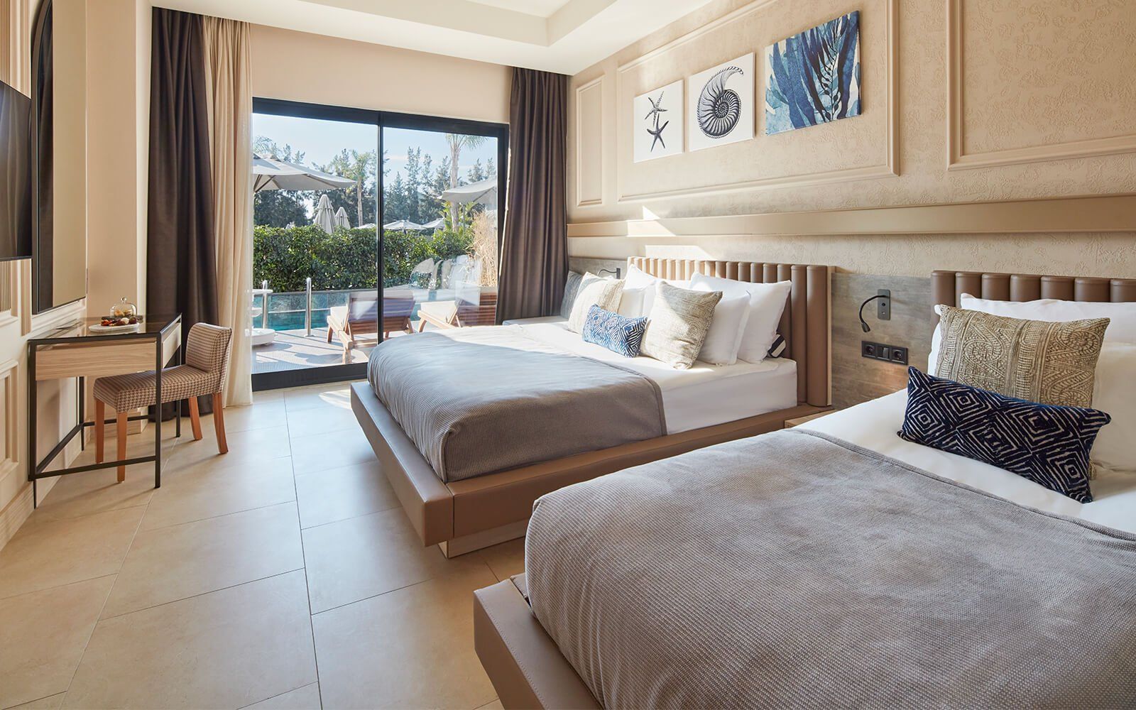 Liu Resorts , Deluxe Zimmer Swim Up